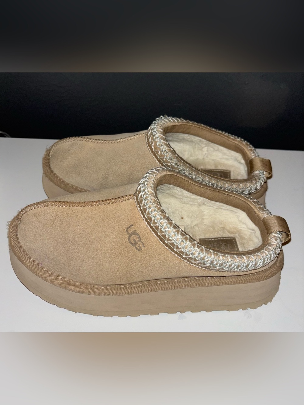 UGG Tazz II Platform Sand Color - Picture 1 of 5